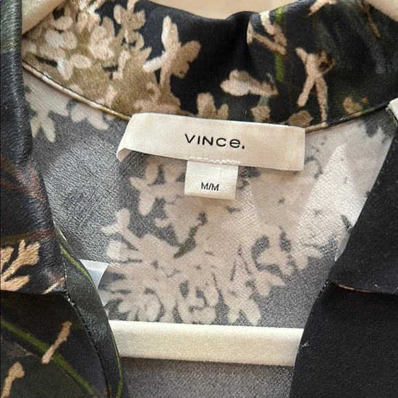 Floral Black and Cream Blouse - Picture 3 of 4